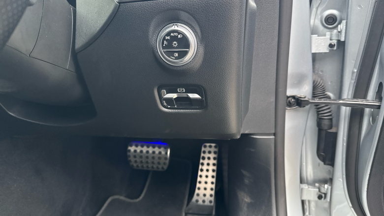 Mercedes-Benz C-Class C200 AMG Line Premium Plus 4dr 9G-Tronic Petrol Saloon